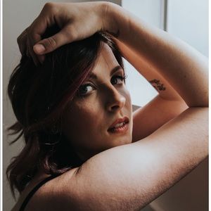 Meet your Posher, Casandra